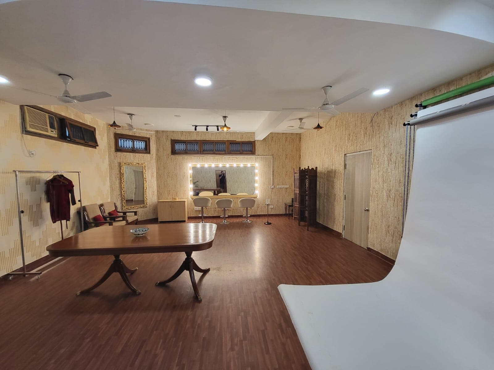 Photo Studio by MG Makeovers