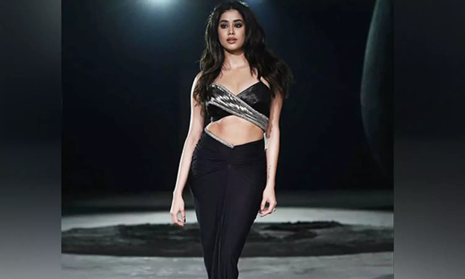 Janhvi Kapoor's Rampwalk Makeup: A Masterclass in Glamour