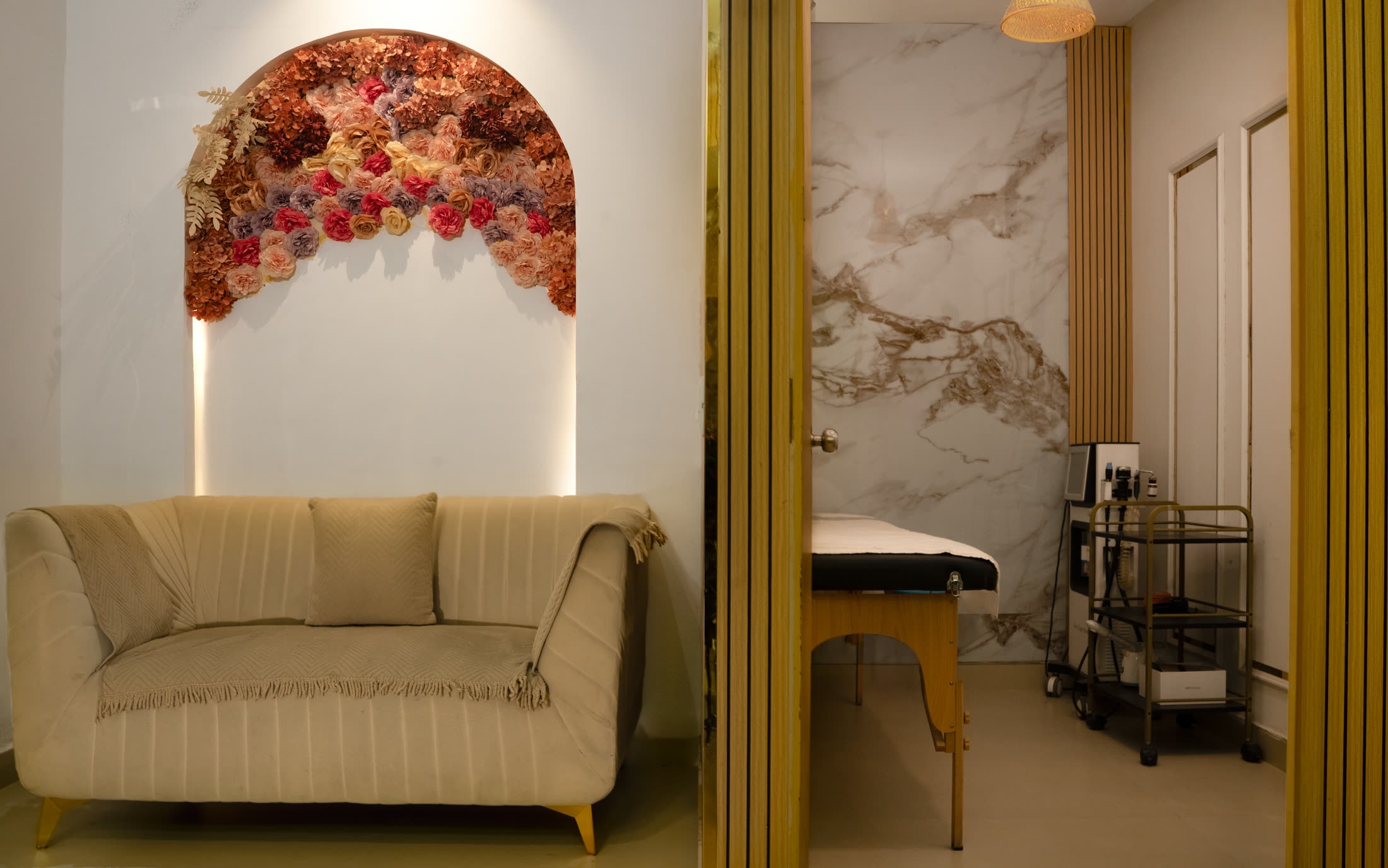 Waiting Lounge, MG Makeovers A-Block studio, DLF Phase 1, Gurugram