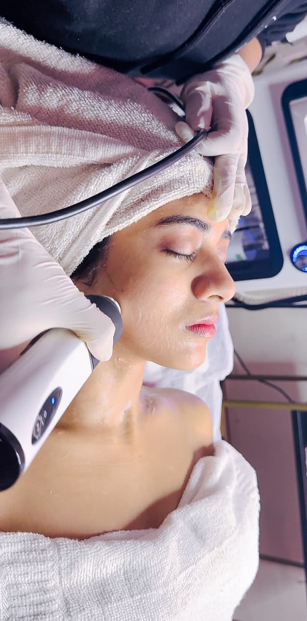 Extraction-focused technology during a HydraFacial at MG Makeovers