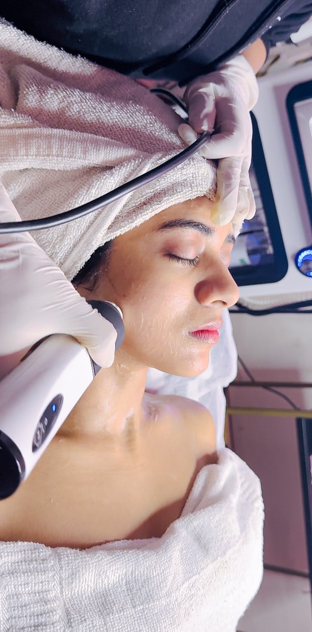 Extraction-focused technology during a HydraFacial at MG Makeovers