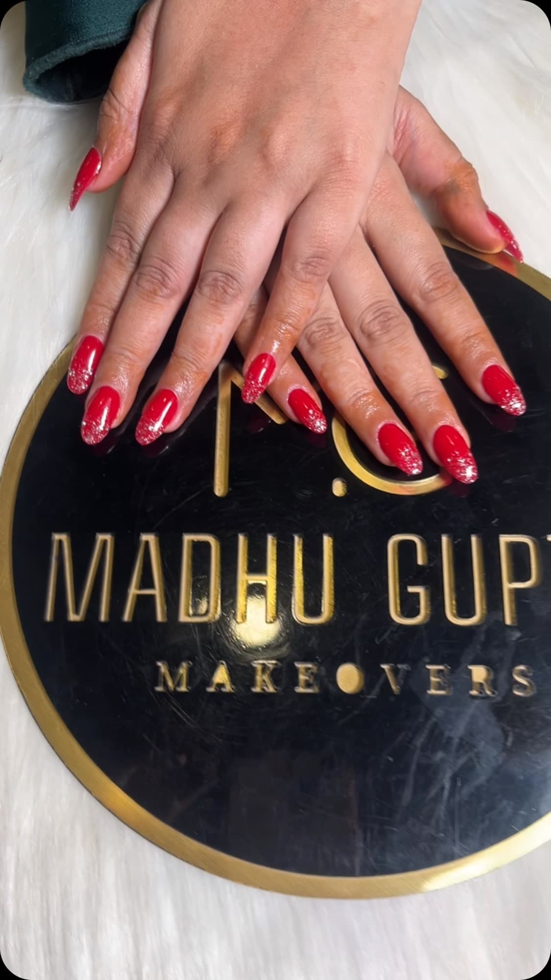 Red Color Glitter Art