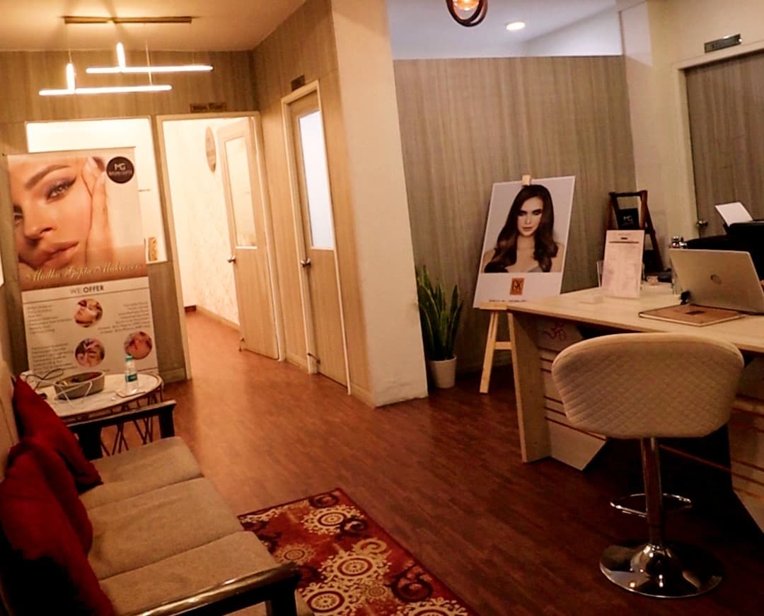 Looking for the best salon in Gurgaon for nails, lashes, laser, facials, permanent makeup (PMU), hair care & skin treatments? MG Makeovers offers top-rated beauty services, including HydraFacial, PRP therapy, keratin treatments, eyebrow microblading, and bridal makeup. Ranked best on Google, we bring you luxury beauty services at unbeatable prices. 📍 Visit Us Today: 🏠 A-30/1 (Basement), DLF-1, Gurgaon 🏠 LG-08, Mega Mall, DLF-1, Gurgaon 📲 Book Now – Experience the Best Makeover Studio in Gurgaon