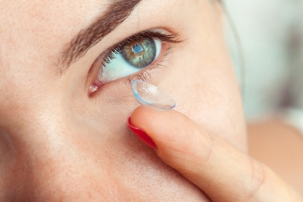 Easy way to apply Contact Lenses