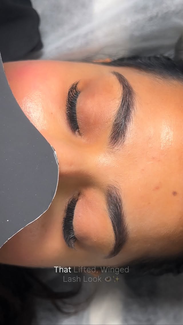 Cat-eye classic-volume lashes