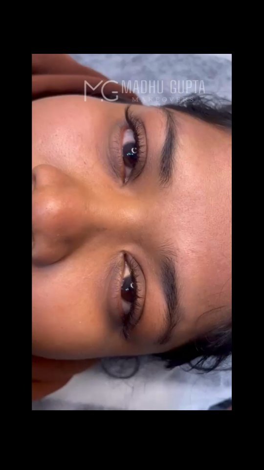 Classic-volume eyelash extensions